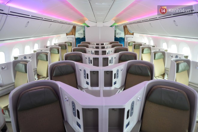 Cận cảnh si&ecirc;u m&aacute;y bay Boeing 787-10 lớn nhất Việt Nam vừa đ&aacute;p xuống Nội B&agrave;i - Ảnh 8.