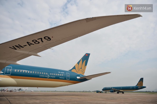 Cận cảnh siêu máy bay Boeing 787-10 lớn nhất Việt Nam vừa đáp xuống Nội Bài - Ảnh 3.