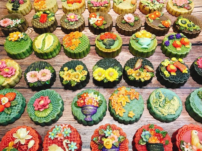 Thị trường b&aacute;nh Trung thu homemade 2019: Mẫu m&atilde; đẹp, gi&aacute; cả kh&ocirc;ng qu&aacute; cao n&ecirc;n rất h&uacute;t người mua - Ảnh 1.