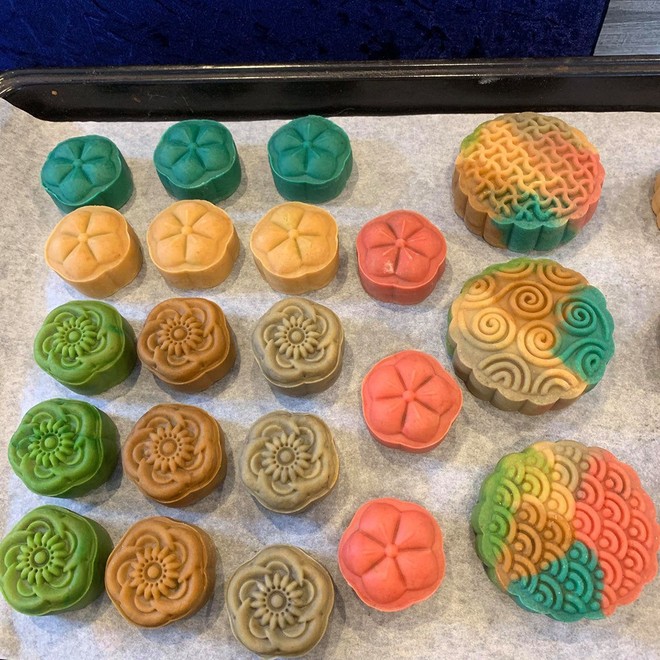 Thị trường b&aacute;nh Trung thu homemade 2019: Mẫu m&atilde; đẹp, gi&aacute; cả kh&ocirc;ng qu&aacute; cao n&ecirc;n rất h&uacute;t người mua - Ảnh 2.