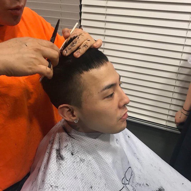 Stylist của G-Dragon đã công bố những bức ảnh chưa từng được tiết lộ trước đây và người hâm mộ đã rất phấn khích với những bức ảnh này. Nếu bạn là fan của G-Dragon, hãy tìm hiểu thêm về những bức ảnh mới nhất của anh trên trang báo Dosiinmagazine. Bạn sẽ không bao giờ hối hận với quyết định của mình.