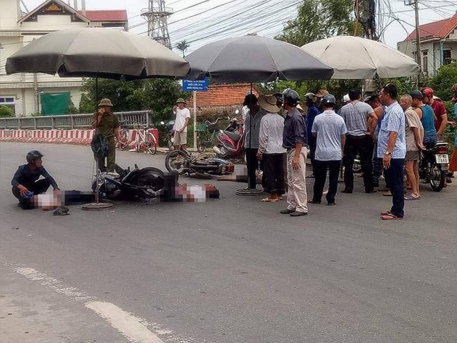 2 xe m&aacute;y đấu đầu tr&ecirc;n quốc lộ, 3 người thương vong - Ảnh 1.