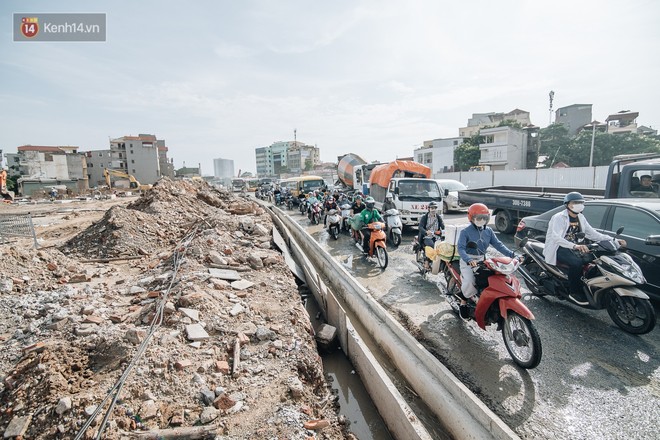 Những đại công trường biến đường phố Hà Nội ngập trong sương bụi - Ảnh 12.