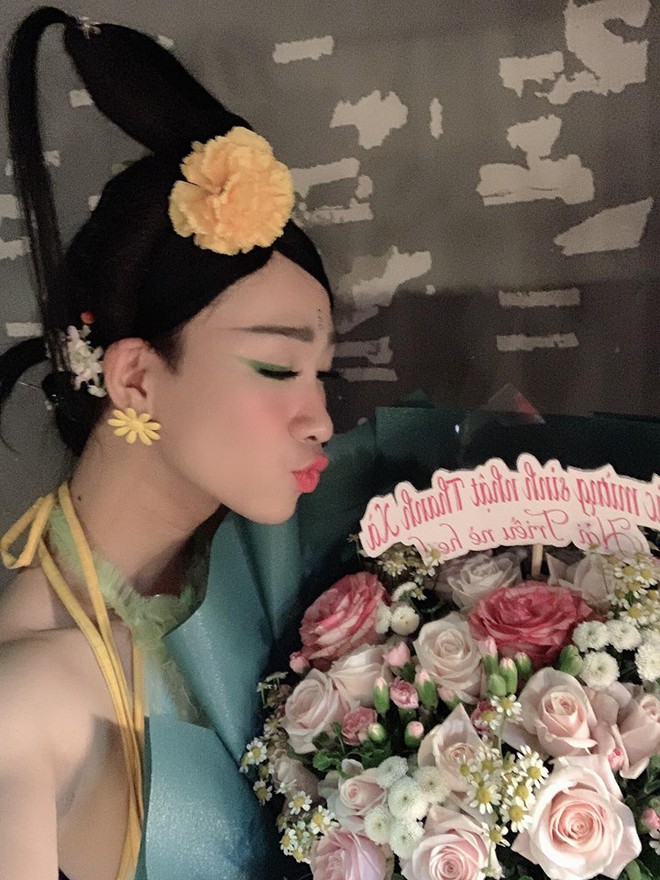 Hải Triều được chị g&aacute;i S&ograve; Lụa BB Trần c&ugrave;ng ekip tổ chức sinh nhật ho&agrave;nh tr&aacute;ng trong ng&agrave;y sinh nhật - Ảnh 7.