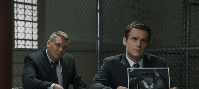 Mindhunter 2: Bù đầu đi bắt tội phạm nhưng chị cảnh sát vẫn đủ rảnh để cua bạn gái? - Ảnh 3.