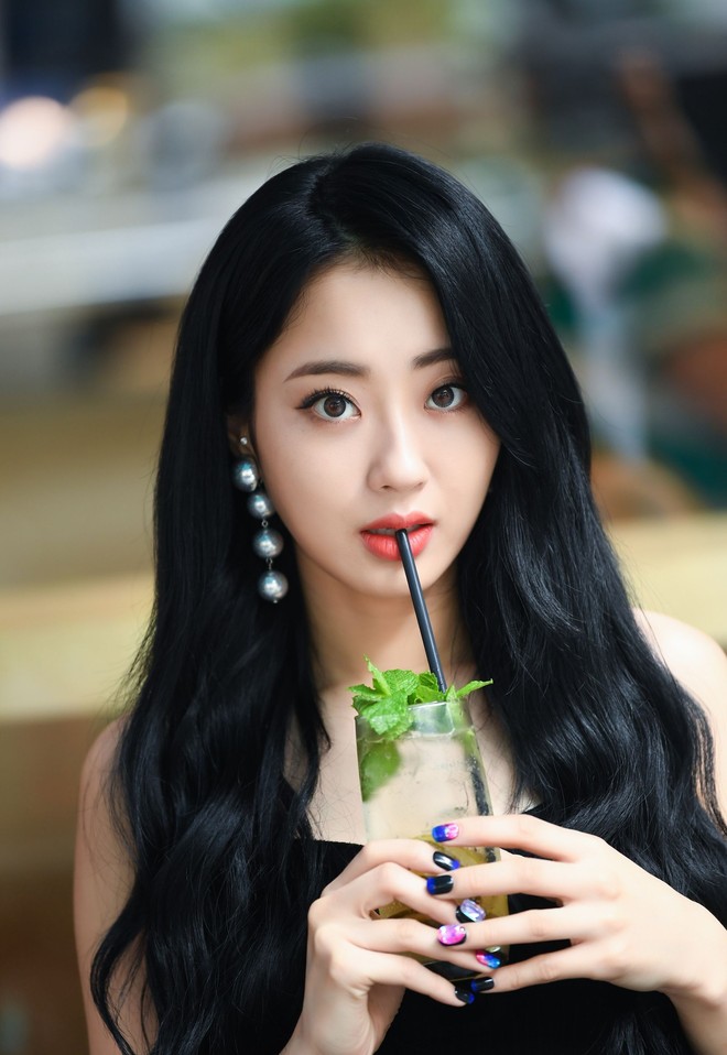Đồng đội bị t&aacute;t v&agrave;o mặt thời thực tập sinh, nữ thần tượng rời c&ocirc;ng ty v&agrave; trả th&ugrave; CEO cực chất khiến d&acirc;n t&igrave;nh ủng hộ - Ảnh 3.