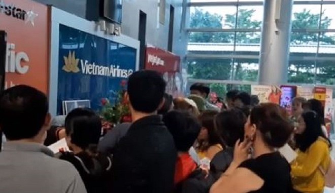 Hơn 100 h&agrave;nh kh&aacute;ch vật v&atilde; chờ m&aacute;y bay: Jetstar Pacific n&oacute;i g&igrave;? - Ảnh 1.