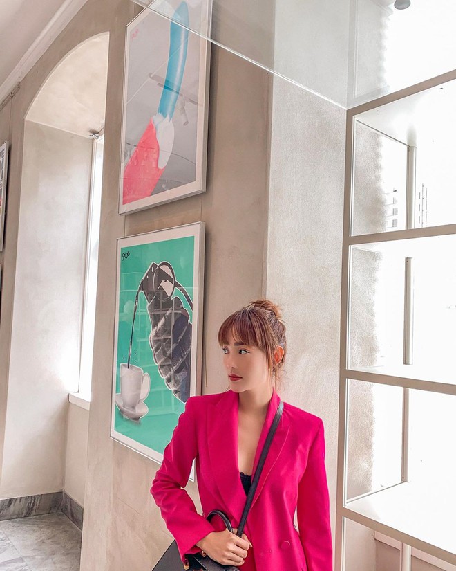 Minh Hằng l&atilde;o h&oacute;a ngược kh&oacute; tin b&ecirc;n Khả Ng&acirc;n k&eacute;m 10 tuổi, ra l&agrave; nhờ 4 b&iacute; k&iacute;p trẻ h&oacute;a phong c&aacute;ch - Ảnh 7.