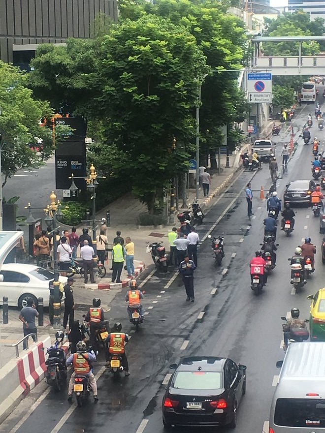 Thủ đô Bangkok của Thái Lan rung chuyển bởi hàng loạt vụ nổ - Ảnh 2.