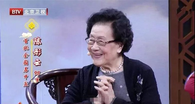 Người trẻ n&ecirc;n học ngay 3 b&iacute; quyết của nữ b&aacute;c sĩ 98 tuổi vẫn sở hữu cơ thể dẻo dai, khỏe mạnh - Ảnh 1.