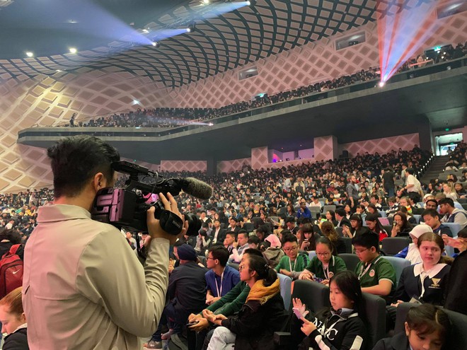 Đội tuyển Việt Nam tại Cúp Học thuật Thế giới 2019: Vượt qua 2000 thí sinh vào bán kết, tự tin trả lời phỏng vấn bằng tiếng Anh - Ảnh 4.