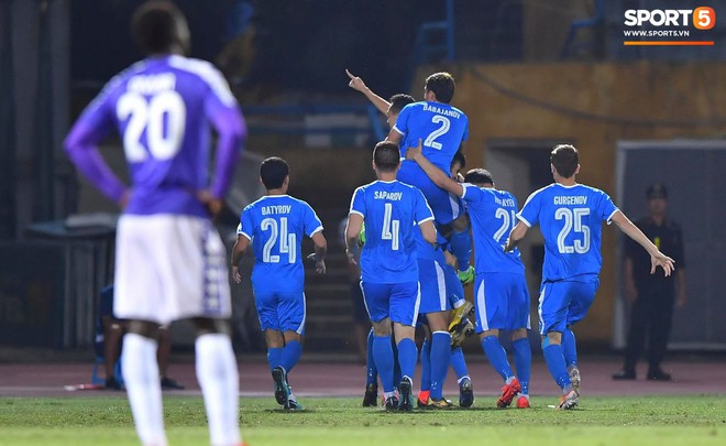 Hà Nội FC 3-2 Altyn Asyr: Quang Hải chói sáng, Văn Quyết bản lĩnh, nhà vô địch Việt Nam giành thắng lợi nghẹt thở tại bán kết lượt đi AFC Cup 2019 - Ảnh 1.