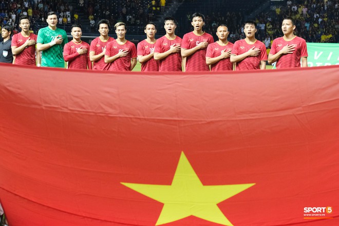 Hé lộ danh sách sơ bộ của tuyển Việt Nam đấu Thái Lan tại vòng loại World Cup: Văn Hậu, Trọng Hoàng vẫn góp mặt - Ảnh 1.