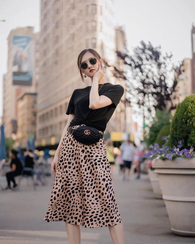 Street style ch&acirc;u &Aacute;: chẳng cầu kỳ, c&aacute;c c&ocirc; n&agrave;ng chỉ mix v&agrave;i ba m&oacute;n đồ c&ocirc;ng sở đơn giản m&agrave; vẫn m&atilde;n nh&atilde;n người nh&igrave;n - Ảnh 2.