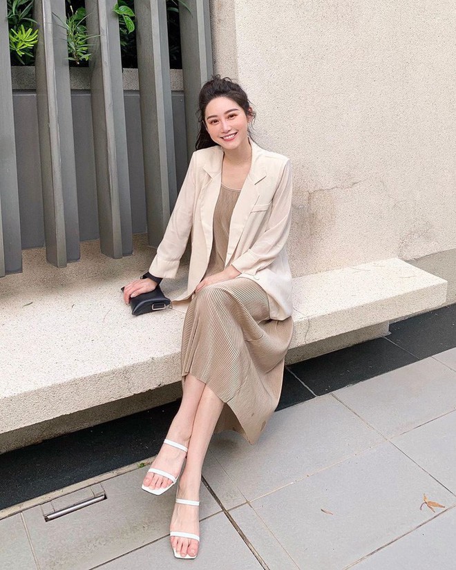 Street style ch&acirc;u &Aacute;: chẳng cầu kỳ, c&aacute;c c&ocirc; n&agrave;ng chỉ mix v&agrave;i ba m&oacute;n đồ c&ocirc;ng sở đơn giản m&agrave; vẫn m&atilde;n nh&atilde;n người nh&igrave;n - Ảnh 5.