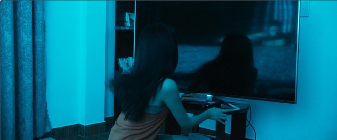 Review Cha Ma: Tấm phim âm bản phản chiếu thế giới thực rùng rợn - Ảnh 3.