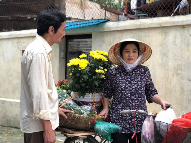 Cô Hạnh bán hoa Về nhà đi con được khen hết lời vì ngoại hình lột xác, nhan sắc đáng ngưỡng mộ ở tuổi 41 - Ảnh 6.