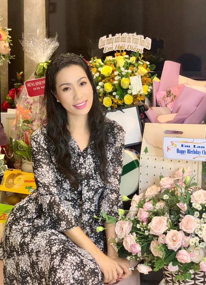 Mới 16 tuổi, con g&aacute;i Trịnh Kim Chi đ&atilde; ra d&aacute;ng thiếu nữ xinh đẹp, chiếm trọn spotlight trong tiệc sinh nhật mẹ - Ảnh 1.