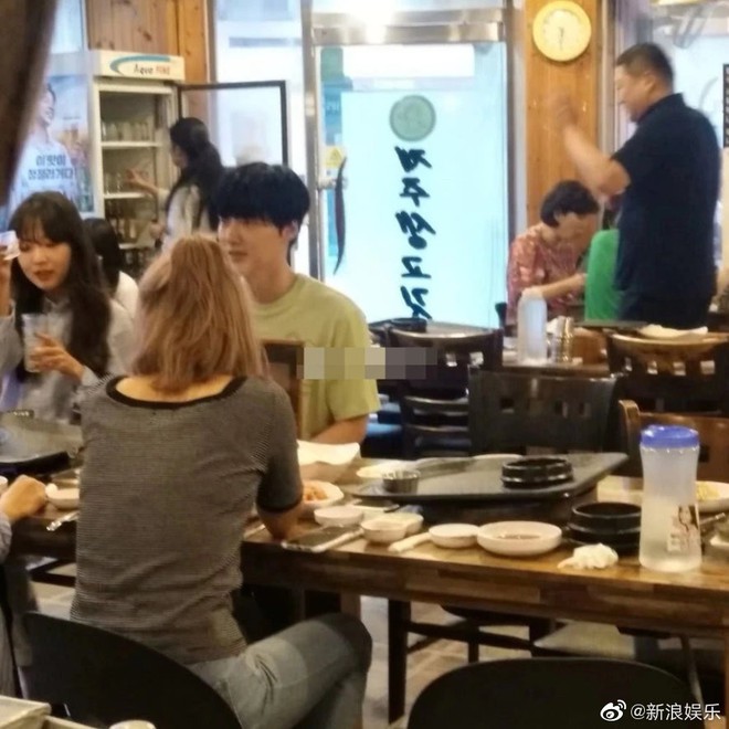Lộ ảnh Ahn Jae Hyun một mình ngồi giữa 3 cô gái xinh đẹp đón sinh nhật gây xôn xao: Bằng chứng ngoại tình là đây? - Ảnh 3.