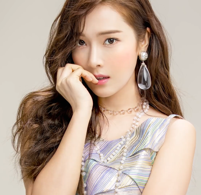 Rời vòng tay của SM, Jessica bị hai công ty quản lý Trung Quốc kiện đòi bồi thường hơn 38 tỷ đồng - Ảnh 1.