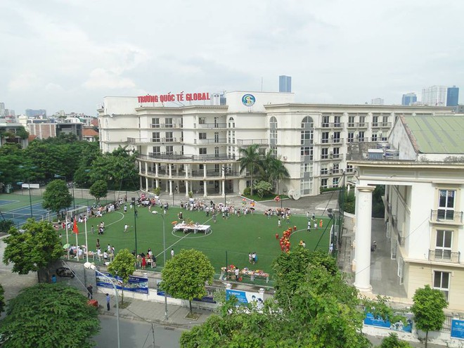 Một trường Quốc tế “tự phong” ở Hà Nội gây bức xúc khi bắt học sinh ở nhà nếu chưa đóng đủ tiền học phí - Ảnh 2.