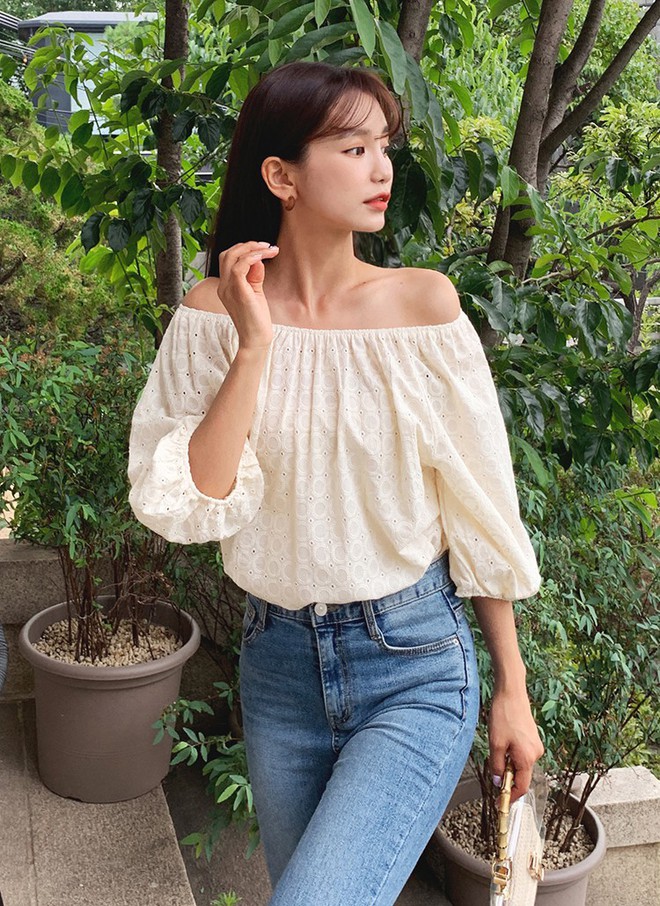 Hoa hậu Thu Thảo đích thị là tín đồ của áo blouse và bạn sẽ không phải hối hận nếu học cô sắm 5 kiểu sau - Ảnh 17.