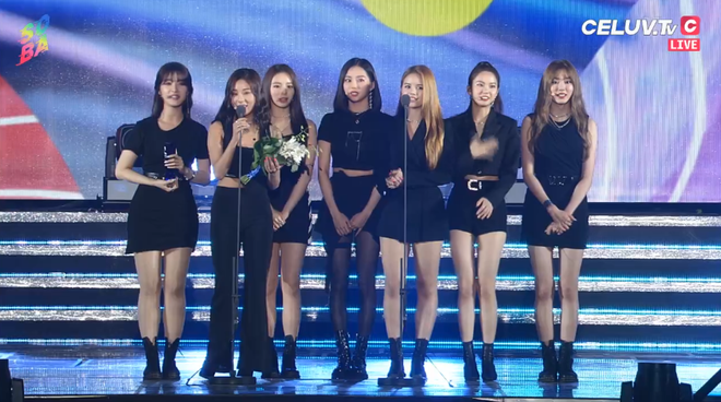 Soribada 2019 ngày 1: Tất cả nghệ sĩ YG và SM nhận giải tay trắng, TWICE ẵm Daesang và loạt giải thưởng trên trời dưới đất không hiểu đâu ra - Ảnh 8.