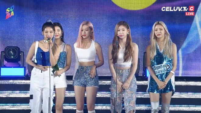 Soribada 2019 ngày 1: Tất cả nghệ sĩ YG và SM nhận giải tay trắng, TWICE ẵm Daesang và loạt giải thưởng trên trời dưới đất không hiểu đâu ra - Ảnh 5.