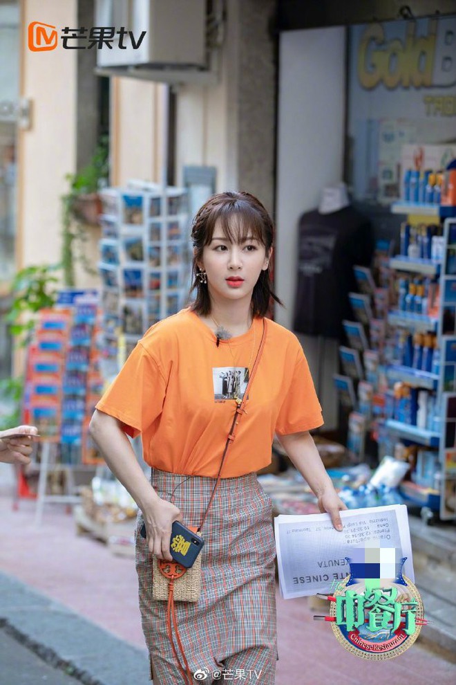 Ng&atilde; ngửa ảnh mới đối lập thực tế của Dương Tử: Nhiều khuyết điểm nhưng lại c&agrave; da l&aacute;ng mịn, g&oacute;c nghi&ecirc;ng thần th&aacute;nh - Ảnh 11.