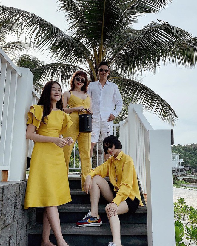 &Aacute; hậu Tường San v&agrave; mẹ mặc chung đồ, nhưng hiếm ai ph&aacute;t hiện v&igrave; họ đ&atilde; biến tấu qu&aacute; t&agrave;i t&igrave;nh - Ảnh 1.