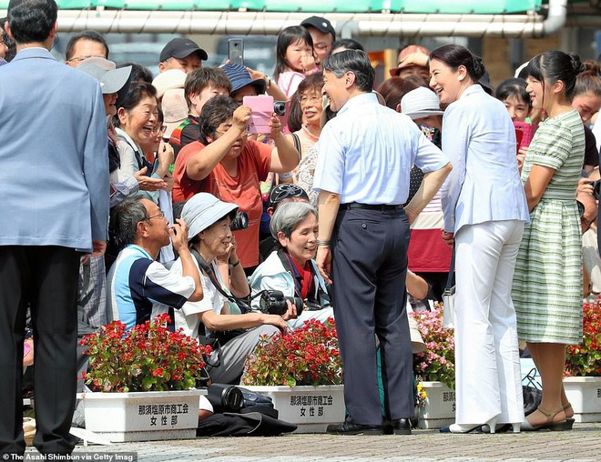 Không còn tự dìm hàng mình, Công chúa Nhật Bản bỗng dưng tỏa sáng trong lần xuất hiện mới nhất khiến ai cũng ngỡ ngàng - Ảnh 4.