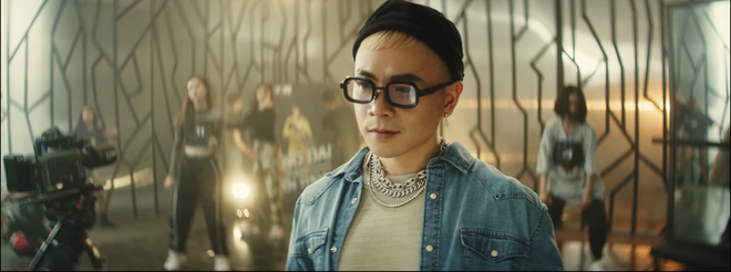 Binz v&agrave; Phương Ly lần đầu kết hợp trong MV So Close, kh&aacute;n giả thắc mắc: sao giống Payphone của Maroon 5 thế? - Ảnh 3.