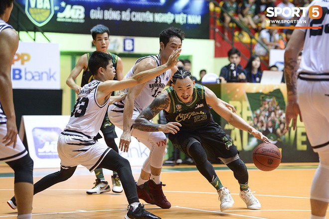 Thang Long Warriors vượt qua Cantho Catfish, tạo nên cú sốc trong ngày mở màn VBA Playoffs 2019 - Ảnh 2.