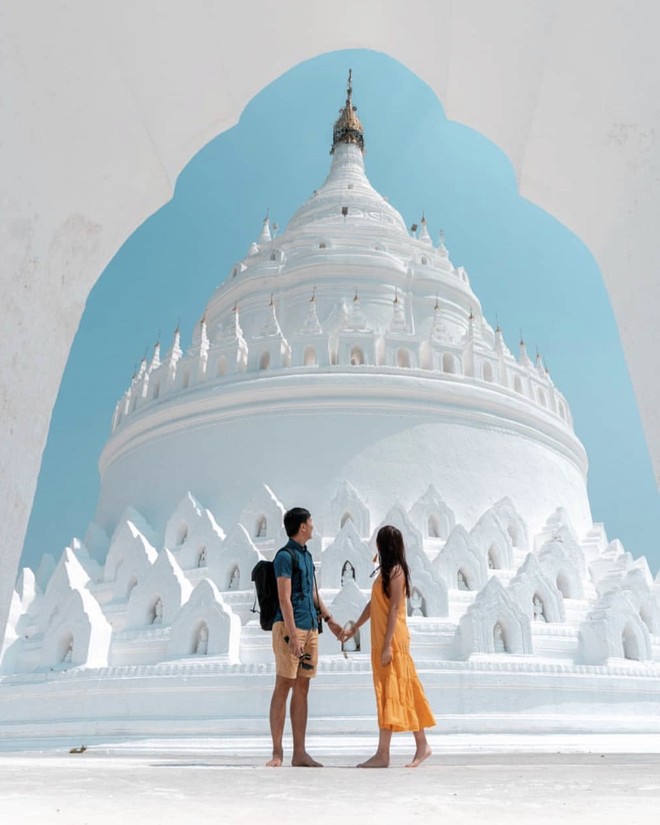 Ngỡ ngàng thấy dân du lịch check-in bước trên… sóng ở ngôi chùa trắng đẹp nhất nhì Đông Nam Á - Ảnh 11.