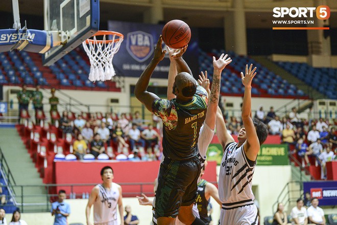 Thang Long Warriors vượt qua Cantho Catfish, tạo nên cú sốc trong ngày mở màn VBA Playoffs 2019 - Ảnh 4.