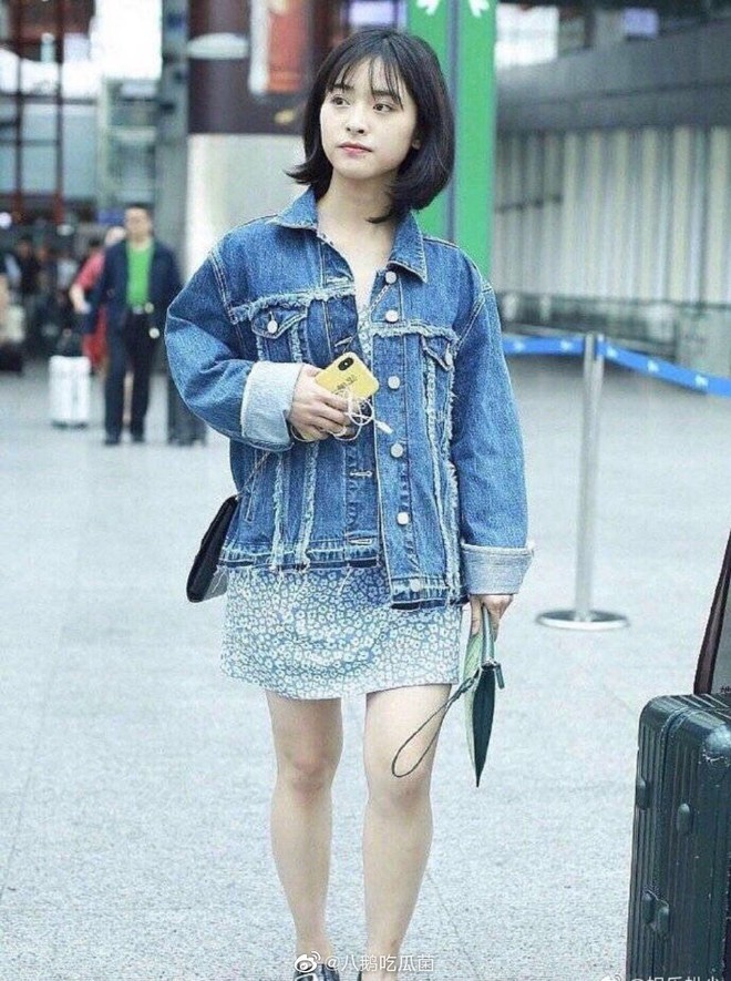 Ảnh sân bay không photoshop của Dương Tử bị chê "thảm hoạ" tơi tả, netizen: "Thẩm Nguyệt còn khá khẩm hơn nhiều" - Ảnh 4. Ảnh sân bay không photoshop của Dương Tử bị chê "thảm hoạ" tơi tả, netizen: "Thẩm Nguyệt còn khá khẩm hơn nhiều" - Ảnh 4.