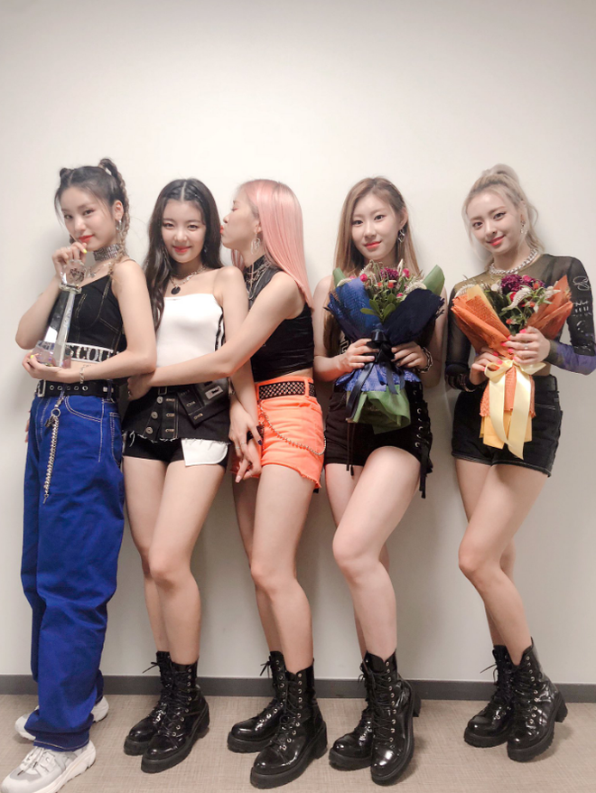 Hết sánh ngang kỉ lục 2019 của BTS, ITZY còn lăm le hạ bệ tổng thành tích hơn 3 năm của BLACKPINK - Ảnh 3.