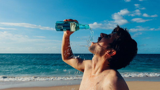 Thói quen uống nước nhiều người hay mắc phải trong mùa hè khiến chàng trai 28 tuổi bị nhồi máu cơ tim cấp tính - Ảnh 2.