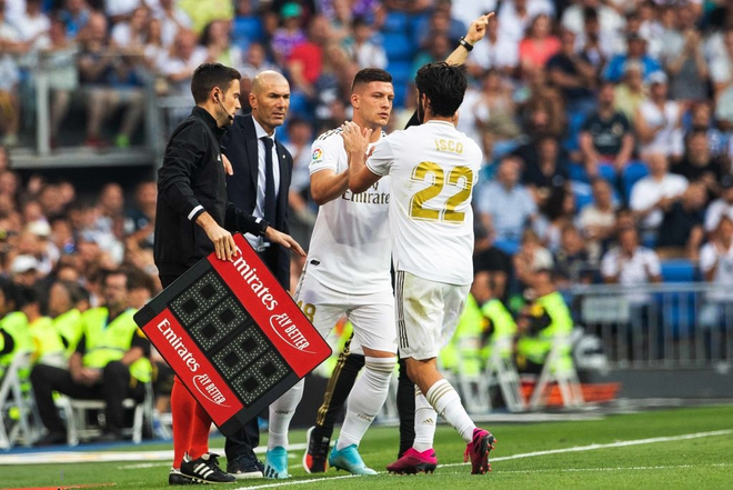 Benzema lập si&ecirc;u phẩm, Real Madrid vẫn đ&aacute;nh rơi chiến thắng ở ph&uacute;t cuối - Ảnh 6.