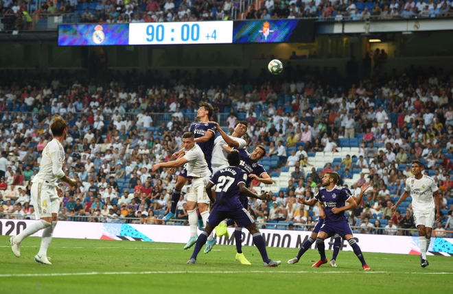 Benzema lập siêu phẩm, Real Madrid vẫn đánh rơi chiến thắng ở phút cuối - Ảnh 7.