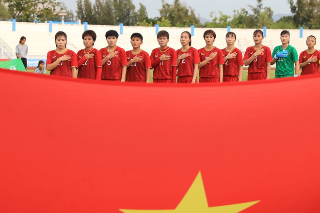 Tuyển nữ Việt Nam vào chung kết kịch tính sau pha phản lưới nhà cực khó tin ở bán kết AFF Cup nữ 2019 - Ảnh 2.