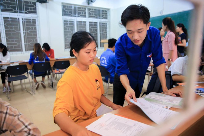 Chuyện cổ tích của nữ sinh nghèo phải cất giấy báo nhập học: Cái gật đầu của người mẹ đáng thương và món quà nhân văn đầy bất ngờ - Ảnh 8.