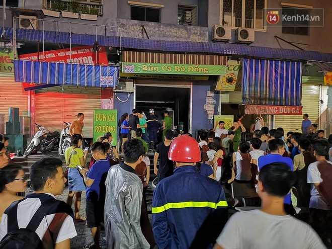 Cháy kiot chân toà nhà, hàng trăm người dân chung cư Kim Văn - Kim Lũ hoảng hốt tháo chạy - Ảnh 3.