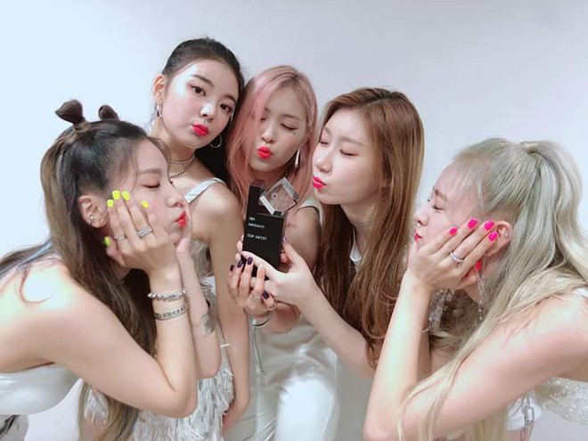 Hết sánh ngang kỉ lục 2019 của BTS, ITZY còn lăm le hạ bệ tổng thành tích hơn 3 năm của BLACKPINK - Ảnh 1.