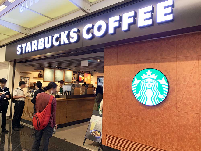 Ai mà tin được có một ngày bước vào Starbucks có thể gọi một bát mì thế này  - Ảnh 2.