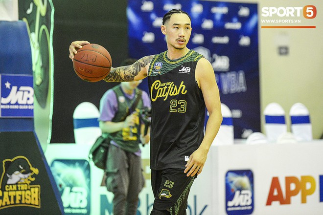 Toàn cảnh chi tiết bộ đồng phục đấu mới cực ngầu của Cantho Catfish ở Playoffs VBA 2019 - Ảnh 2.