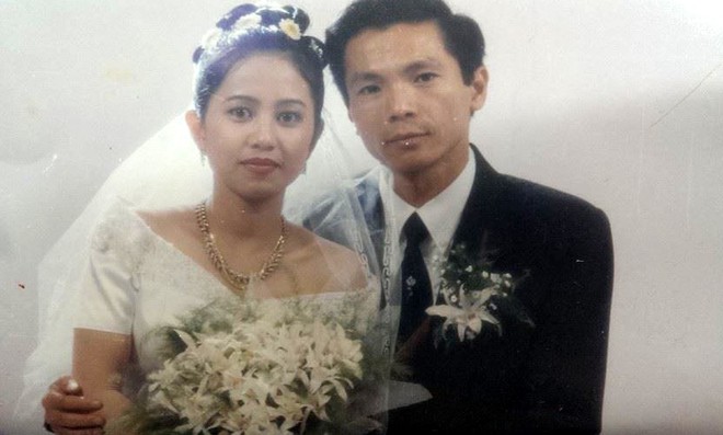 Ảnh cưới 22 năm trước của NSND Trung Anh hot trở lại, ai cũng xuýt xoa vẻ lãng tử một thời của ông bố quốc dân - Ảnh 1.