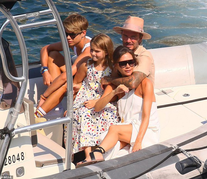 David Beckham không thể ngừng âu yếm vợ và chơi đùa với các con, gia đình hạnh phúc số 1 Hollywood là đây chứ đâu? - Ảnh 7.