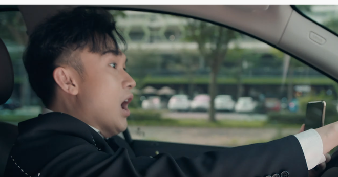 Xót xa cảnh Dương Triệu Vũ “lực bất tòng tâm” vì ngồi xe lăn, rủ cả Bảo Anh đóng MV đậm chất drama - Ảnh 2.