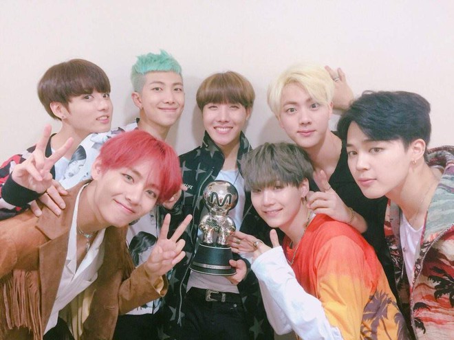 Được BTS quảng bá có 4 ngày, ai ngờ bài hát “số nhọ” trở thành hit làm nên tên tuổi nhóm nhạc toàn cầu! - Ảnh 2.